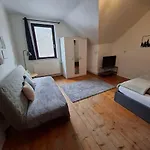Wanderlust Family - Self Check-in, Near Area Appartement